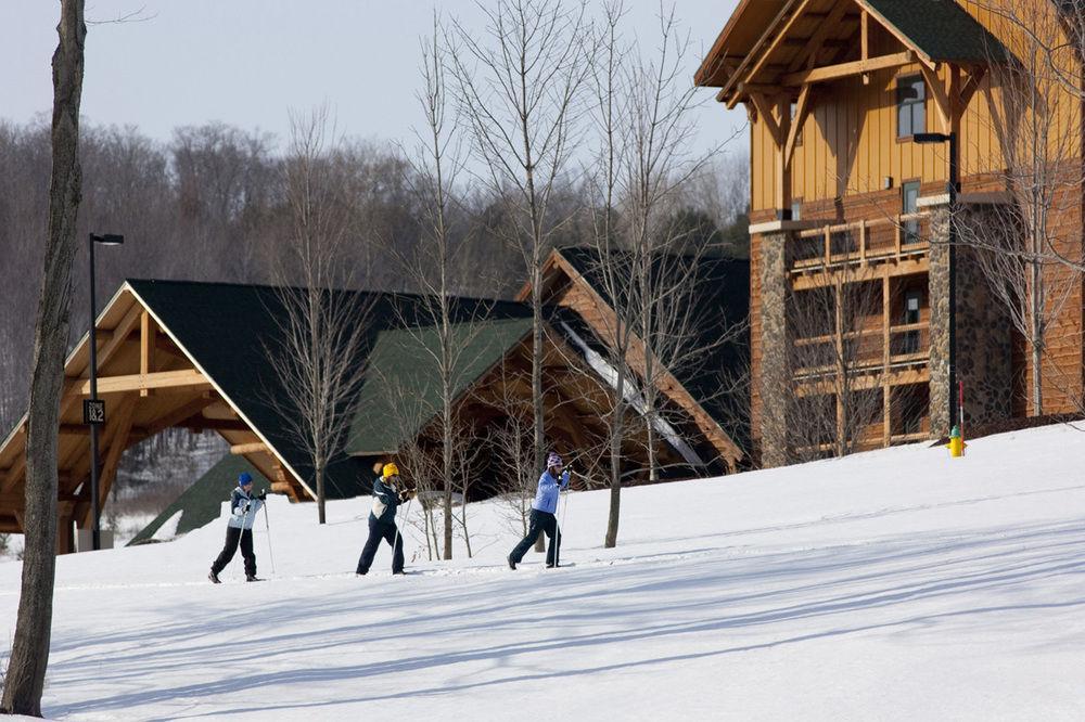 Hope Lake Lodge & Indoor Waterpark Cortland Exterior photo